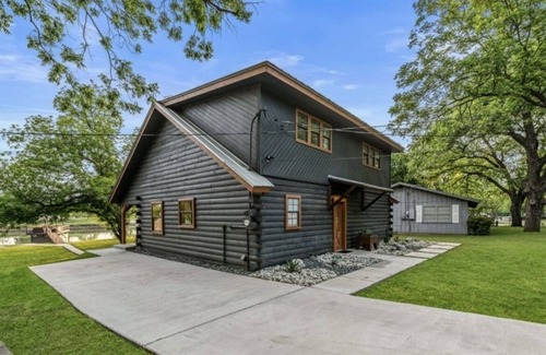 Dennis House | The Brazos Sugar Shack - 3/2, Waterfront w/2 story dock