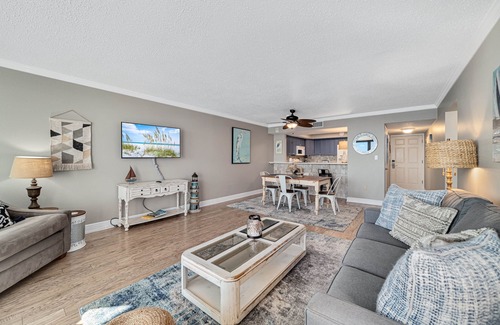 Orange Beach Condo | The Breakers 61-Beach Front Chic Condo