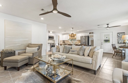 Biloxi House | The Breathe Easy - perfect location in Ocean Springs. Walk to downtown & beach!