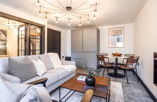 Old Town Apartment | The Brewers Rooms Contemporary Aparthotel
