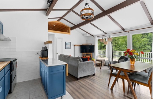 Jeffersonville House | The Brewster Riverfront w/deck, close to exploring