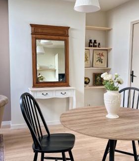 La Roche-Guyon Apartment | The Brick House - Appartement Renoir