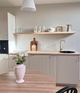 La Roche-Guyon Apartment | The Brick House - Appartement Renoir