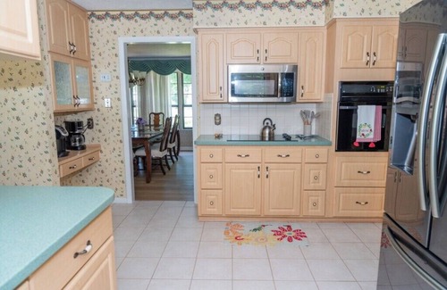 Wildwood House | The Brickstone Home- Large backyard, games, 5 minutes from Brownwood!