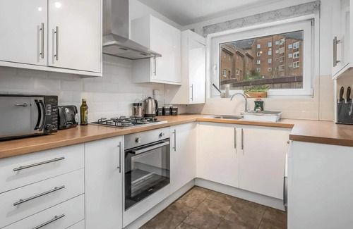 Pleasance House | The Briery Home is a 3 bedroom modern house in the heart of Edinburgh