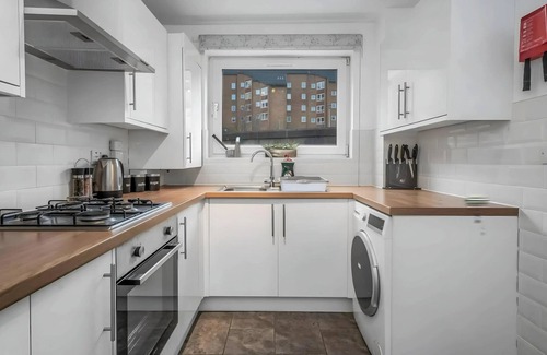 Pleasance House | The Briery Home is a 3 bedroom modern house in the heart of Edinburgh