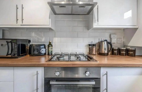 Pleasance House | The Briery Home is a 3 bedroom modern house in the heart of Edinburgh