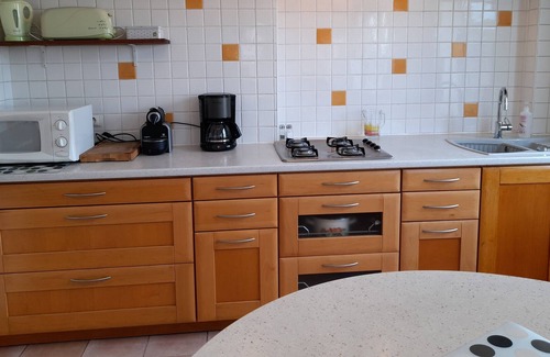 Les Arceaux Apartment | The bright - 2 bedroom air-conditioned apartment