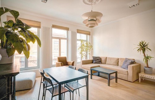 Sint-Andries Apartment | The Bright Stone Lodge. Heart of Antwerp