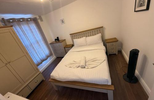 Coldharbour Apartment | The Brixton Vining Street 4-Bed Urban Retreat BT7