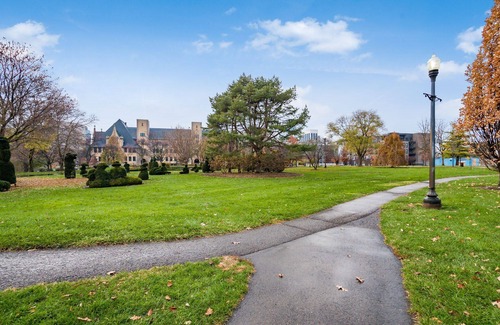 Downtown Columbus Apartment | The Broad Apt - Downtown - Pool Table Pet-friendly