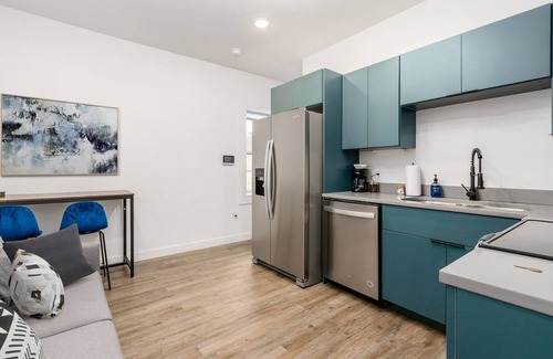 Downtown Columbus Apartment | The Broad - Modern Sleek Design w/Private Parking