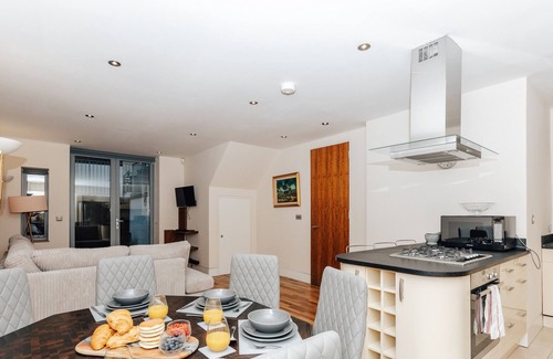 Crouch End House | The Broadway - Crouch End