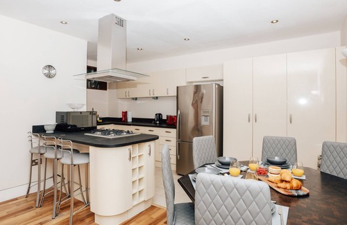 Crouch End House | The Broadway - Crouch End