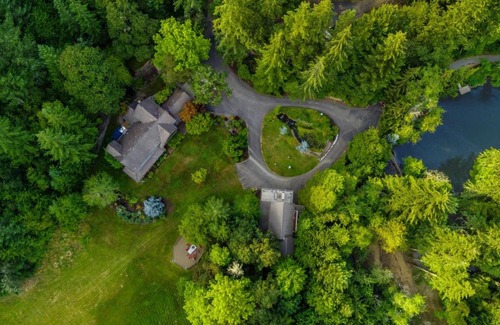 Carlton House | The Brookside Inn Estate