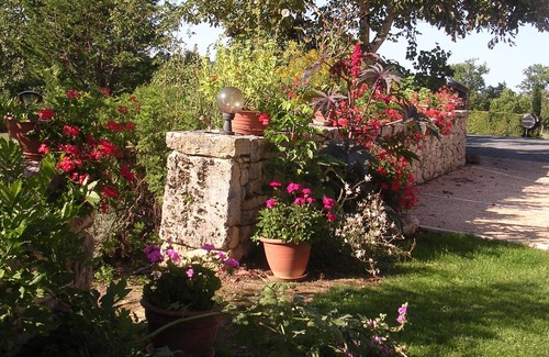 Azerat Cottage | The Broom, gites with pool in Périgord, near Sarlat