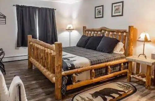 Kenai House | The Brown Bear House