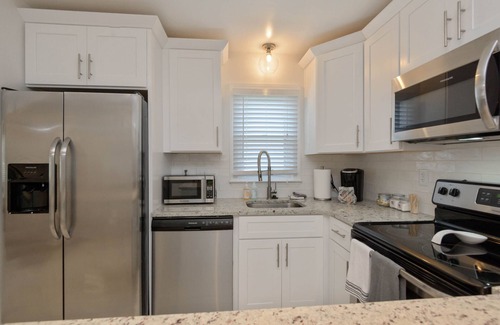 Hillsboro West End Condo | The Bryant★Hillsboro Village-walk to Vandy★Free Parking. 9 mins to downtown!