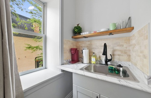 St. Charles Apartment | The Buck Suite at Divine Otter