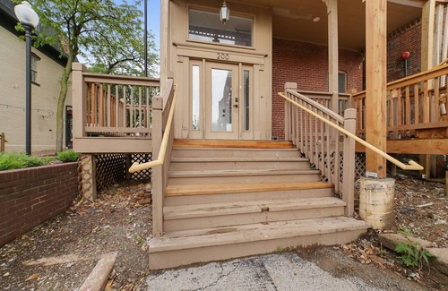 St. Charles Apartment | The Buck Suite at Divine Otter