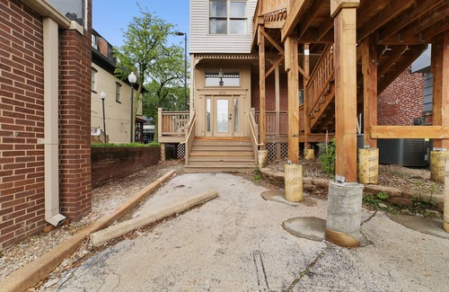 St. Charles Apartment | The Buck Suite at Divine Otter
