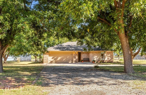 Abilene House | The Buffalo Gap Bungalow-Pet-Friendly! Cozy remodeled home surrounded by trees.