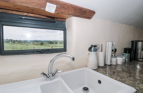Yeovil Cottage | THE BULL PEN, family friendly, with a garden in Yeovil, Somerset