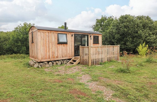 Cosheston Cottage | THE BUMBLEBEE, pet friendly, with open fire in Lamphey