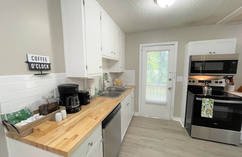 New Castle House | The Bungalow/Artsy Eclectic Urban Boutique