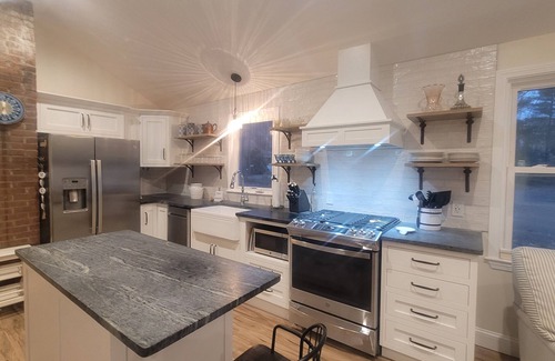 Mansfield Depot House | The Bungalow at Eagleville Lake nUnder 3 miles to UCONN!