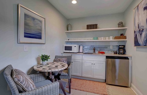 Surf City Apartment | The Bungalows D- Beachfront - Dog Friendly - Gazebo - Bikes