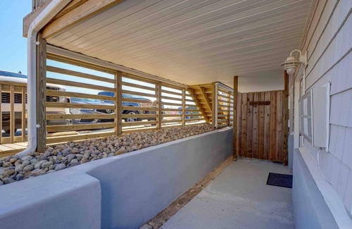 Surf City Apartment | The Bungalows D- Beachfront - Dog Friendly - Gazebo - Bikes