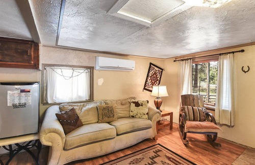 Parks Cabin | The Bunk House | Historic Cabin | Firepit | Pet-Friendly | Near Grand Canyon