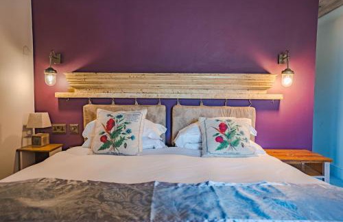 Ashmore Green Hotel | The Bunk Inn
