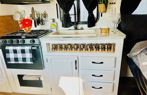 Bend House | “The Bunkhouse” -Enchanting RV with AC and Firepit access in Bend