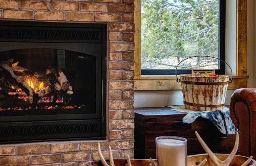 Orderville House | The Bunkhouse, Fire pit, Hot tub, Zion and Bryce