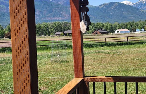 Stevensville Cabin | The Bunkhouse nTiny home with a farm feel.with WiFi,and AC.