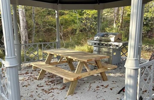 Apple Grove Apartment | The Bunkhouse