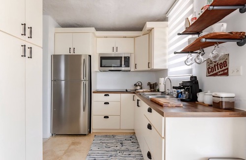 Levittown Apartment | The Buoy House/La Casa de la Boya