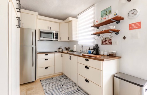 Levittown Apartment | The Buoy House/La Casa de la Boya