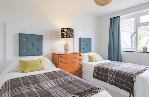 Lydd-on-Sea Apartment | The Buoys - a holiday let that sleeps 6 guests in 3 bedrooms
