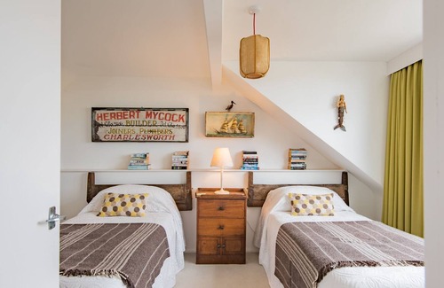 Lydd-on-Sea Apartment | The Buoys - a holiday let that sleeps 6 guests in 3 bedrooms
