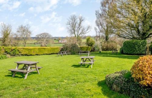 Wookey House | The Burcott Inn Cottages