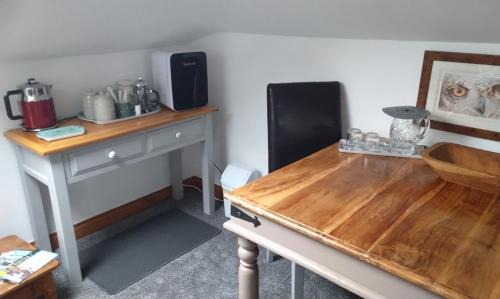 Stoke Gabriel House | The Burrows (ladybird lodgings)