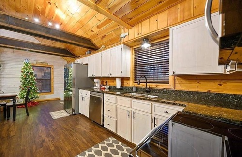 Broken Bow House | The Busy Beaver Lodge