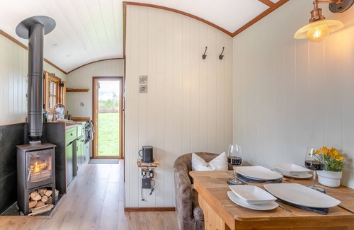 Bronllys House | The Butterfly Hut - One Bedroom House, Sleeps 2