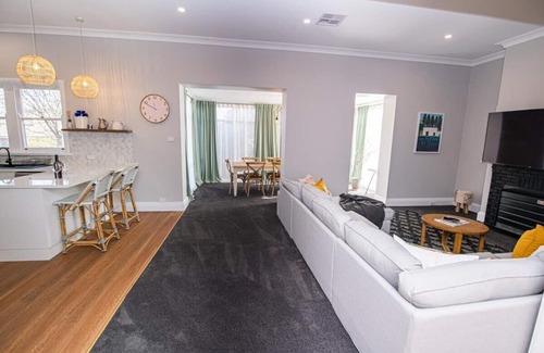 Orange House | The Byng House - Grand & Central, Entertain 12 ppl