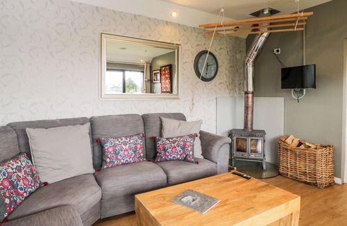 Chippenham Cottage | THE BYRE, pet friendly, with open fire in Christian Malford