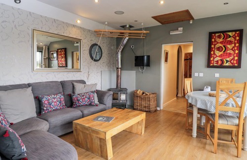 Chippenham Cottage | THE BYRE, pet friendly, with open fire in Christian Malford