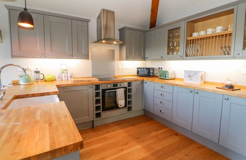 Richmond Cottage | THE BYRE, SEDBURY PARK FARM, with open fire in Gilling West